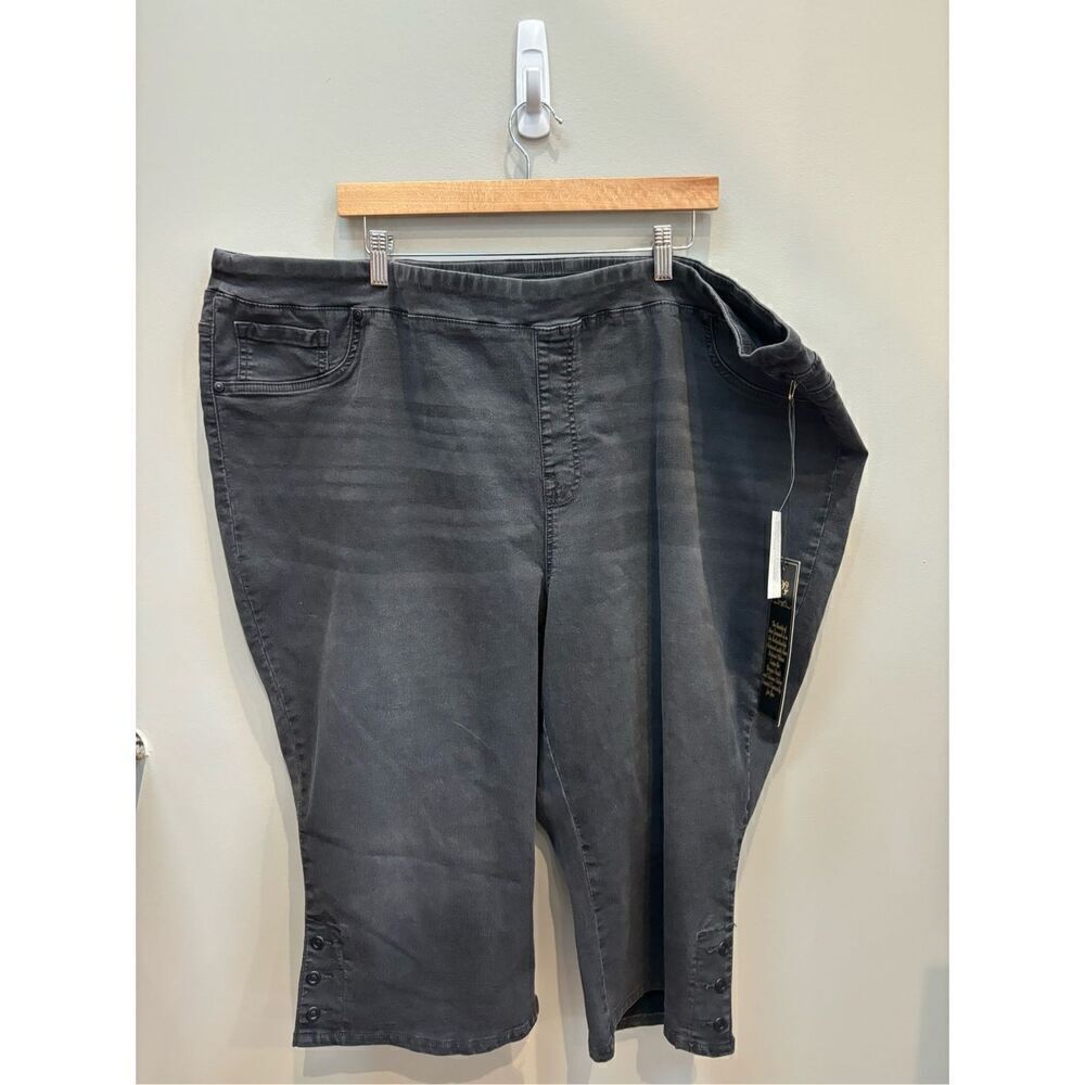 DG2 NWT 4X bottom hem detail pull on washed out black Capri jeggings w-back pock